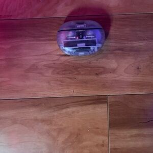 Beats by Dre White and Gray Device